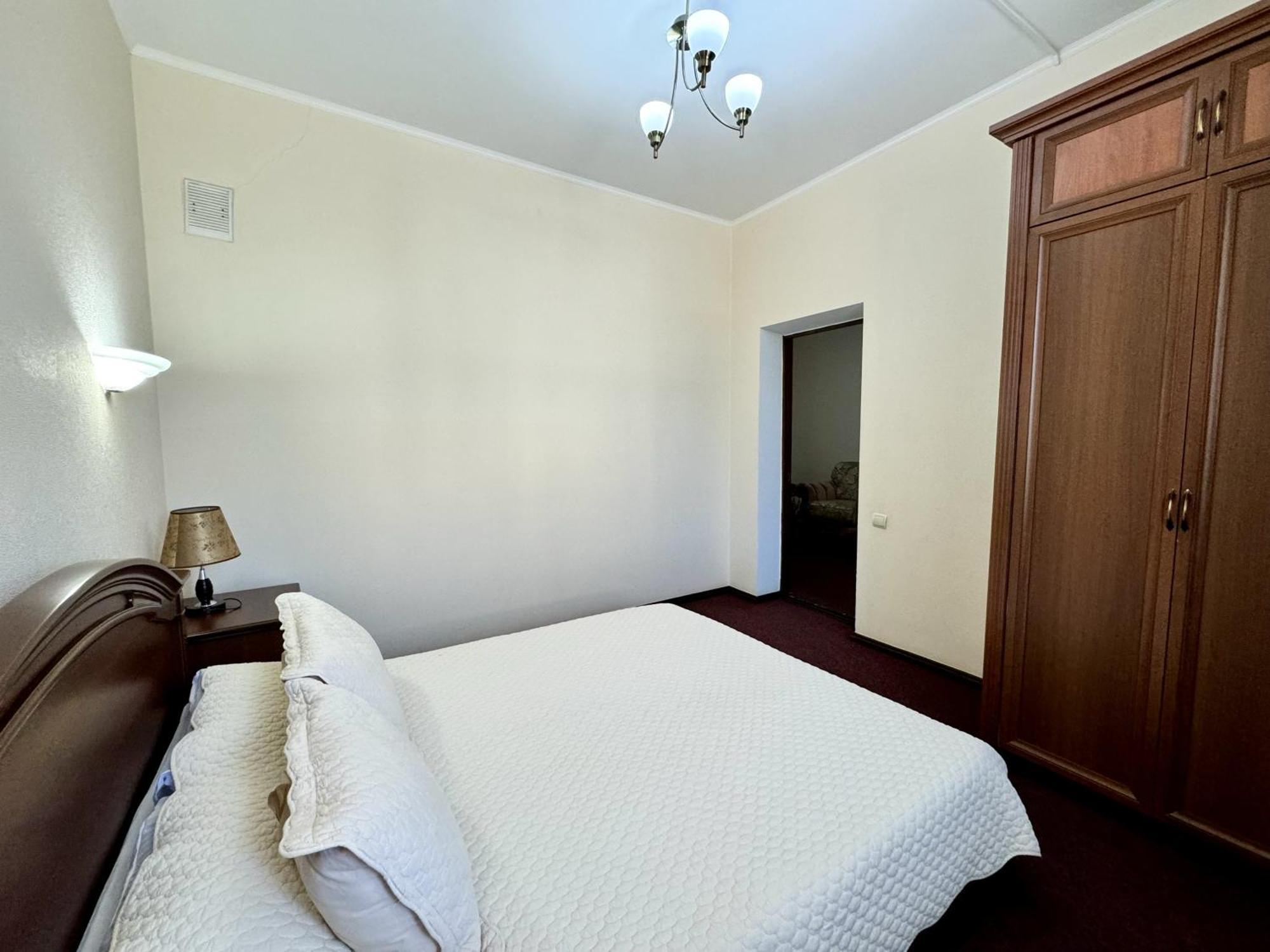 Hotel Zhambyl Taraz Εξωτερικό φωτογραφία