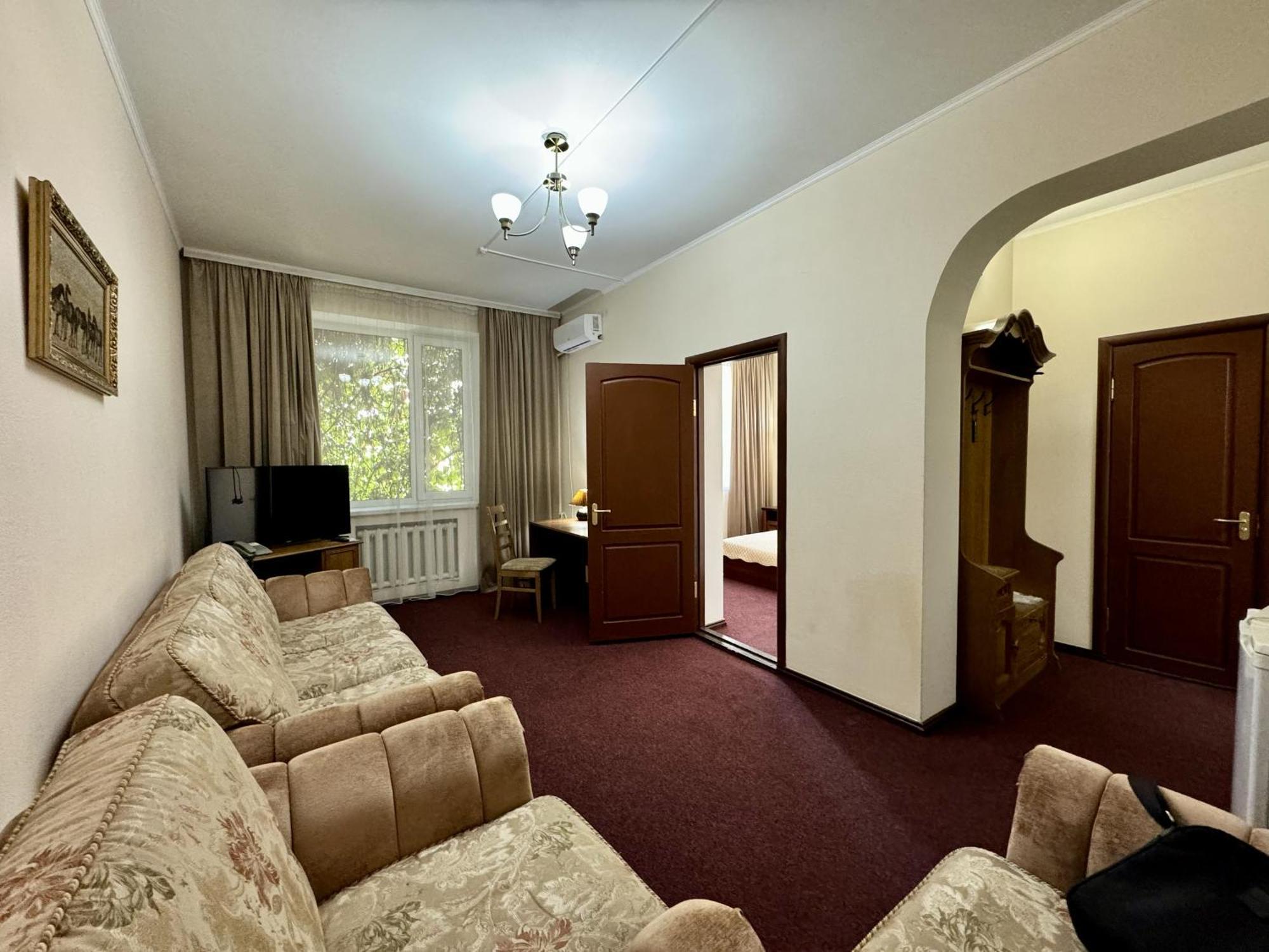 Hotel Zhambyl Taraz Εξωτερικό φωτογραφία