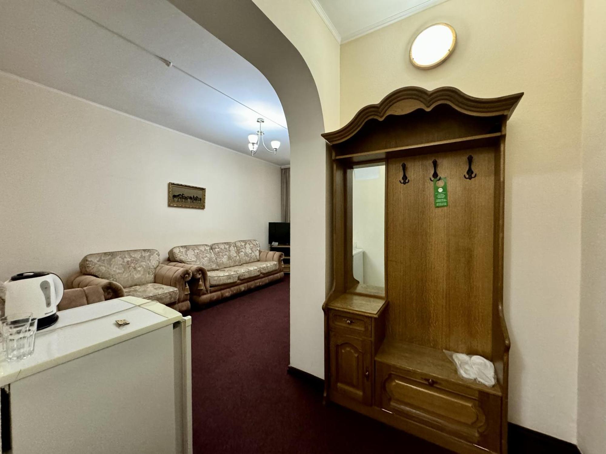 Hotel Zhambyl Taraz Εξωτερικό φωτογραφία