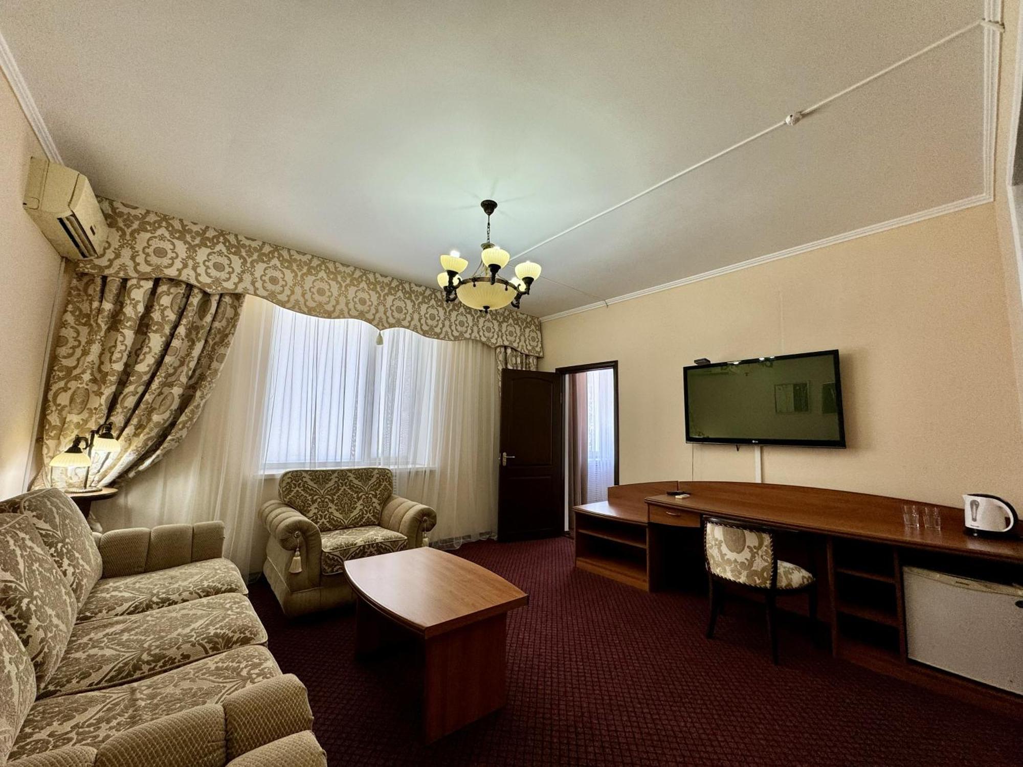Hotel Zhambyl Taraz Εξωτερικό φωτογραφία