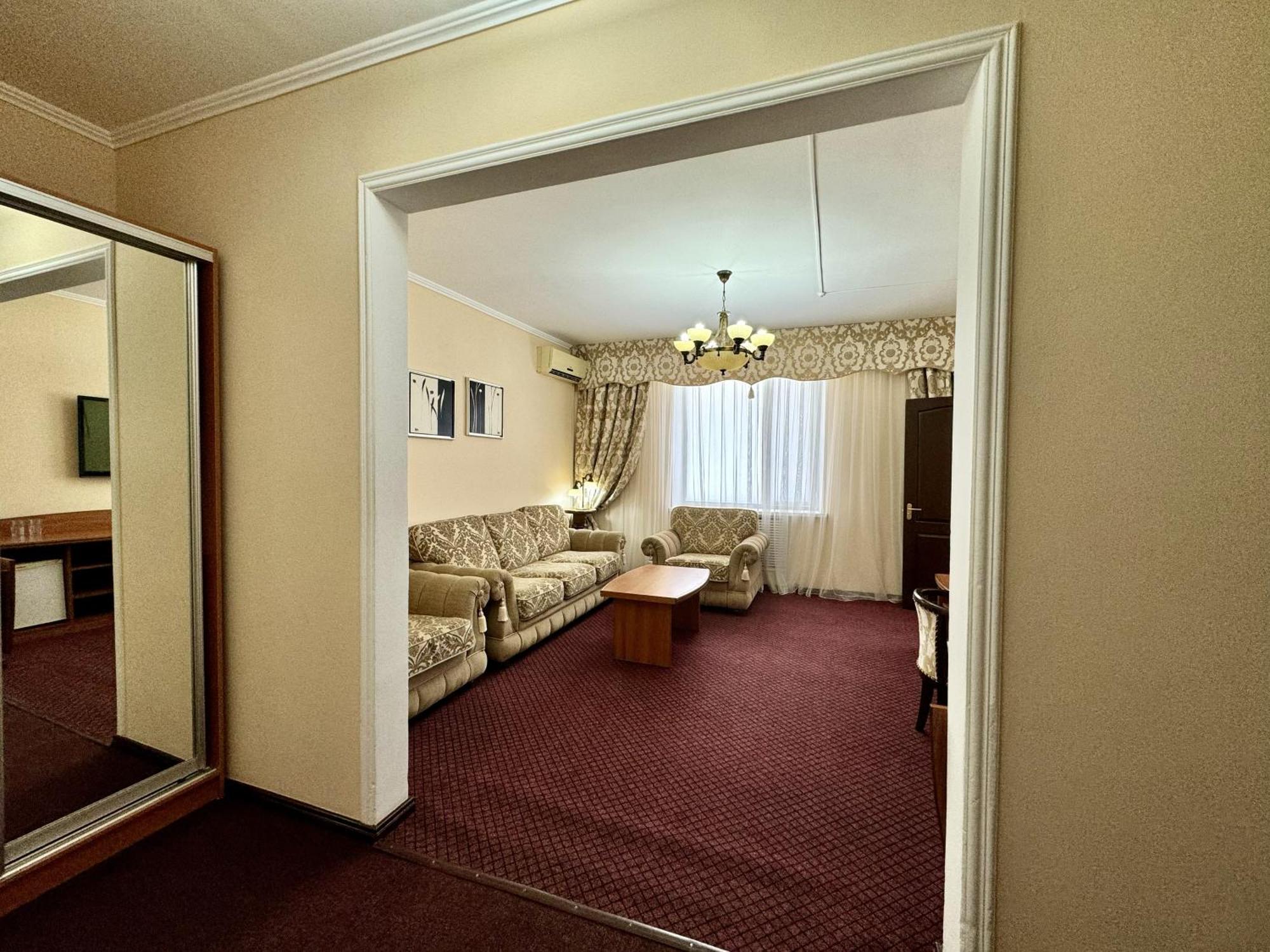 Hotel Zhambyl Taraz Εξωτερικό φωτογραφία
