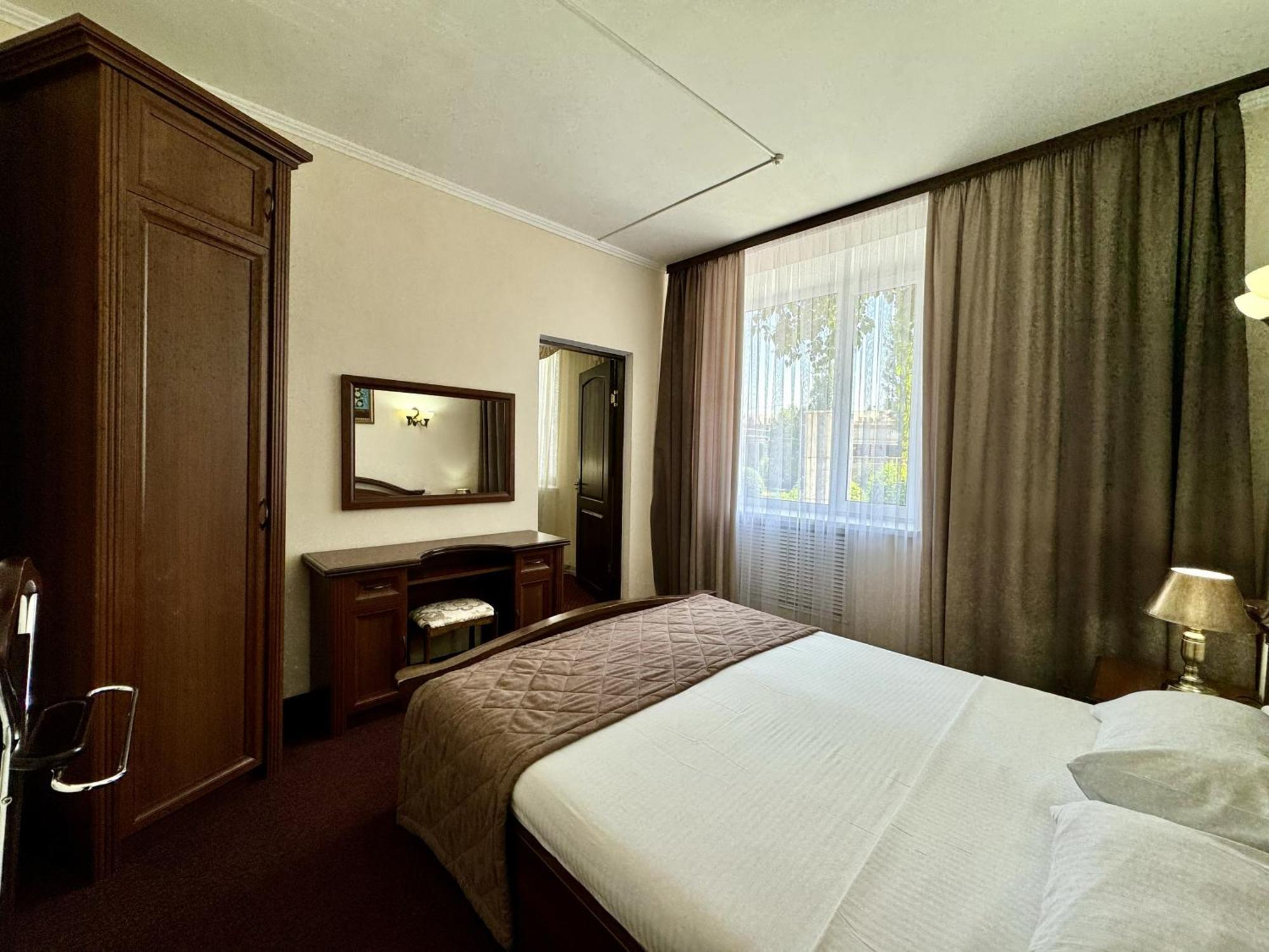Hotel Zhambyl Taraz Εξωτερικό φωτογραφία