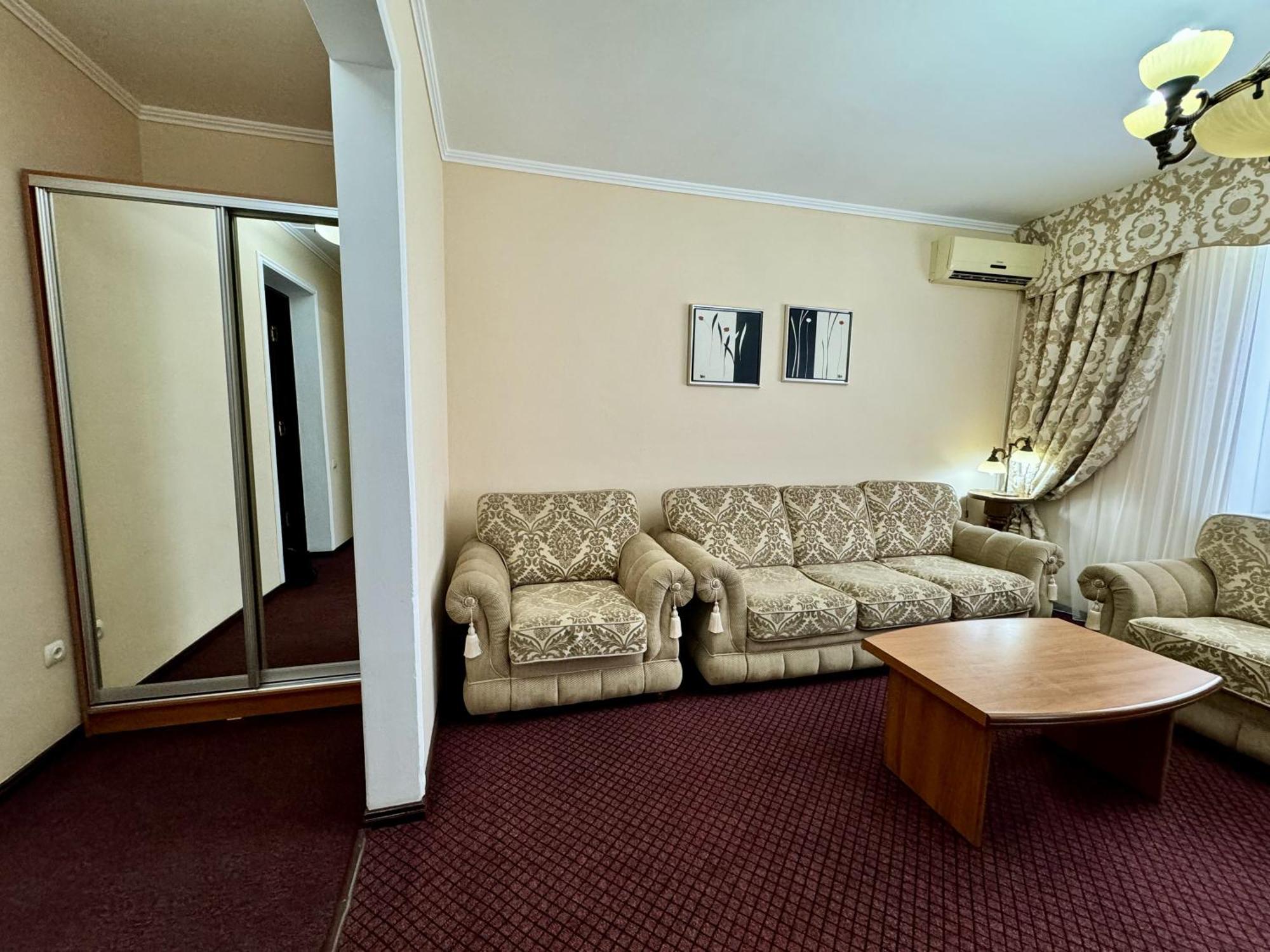 Hotel Zhambyl Taraz Εξωτερικό φωτογραφία
