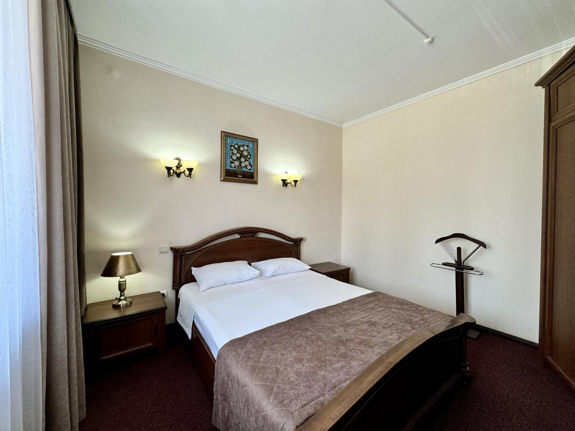 Hotel Zhambyl Taraz Εξωτερικό φωτογραφία