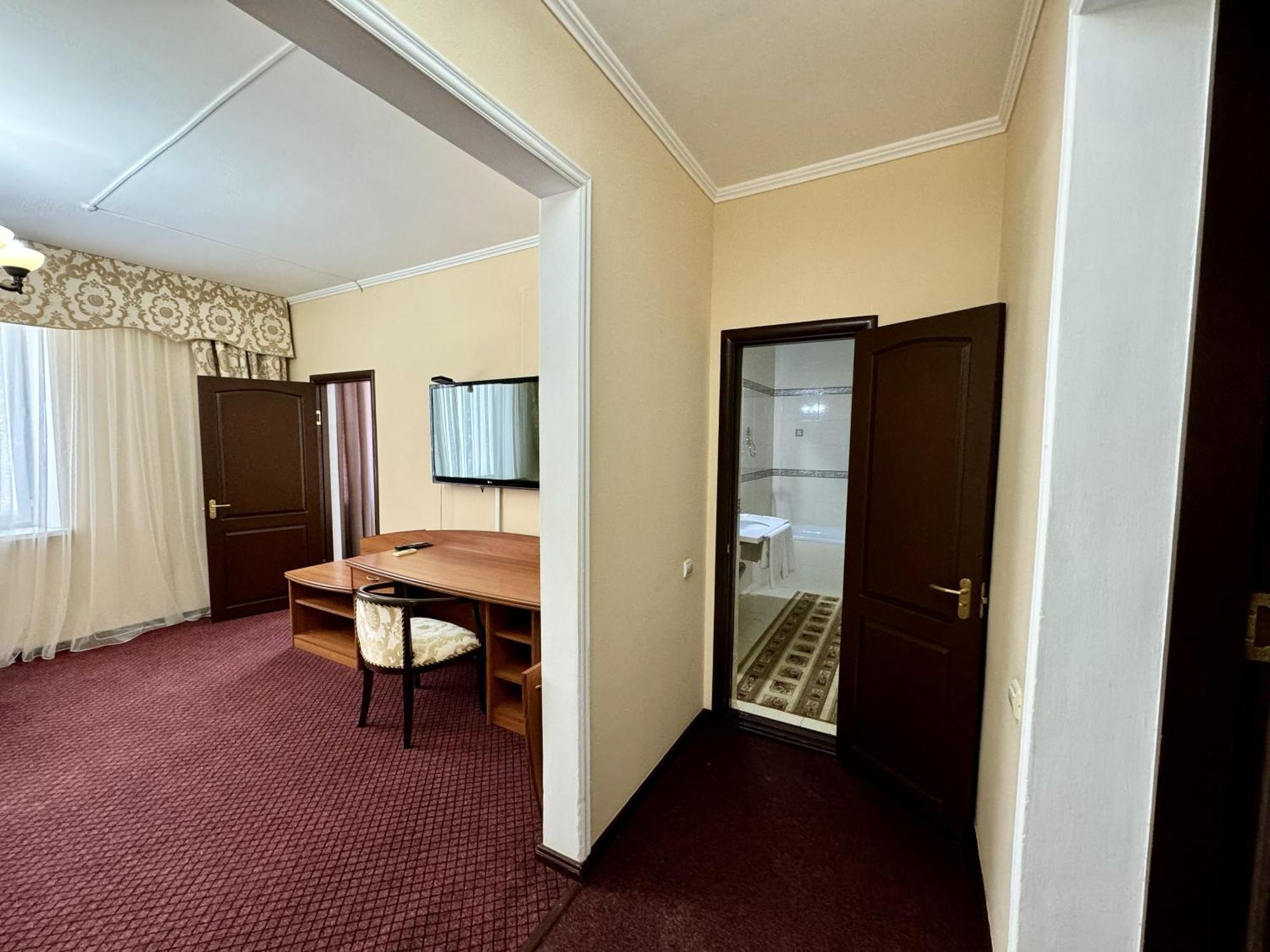 Hotel Zhambyl Taraz Εξωτερικό φωτογραφία