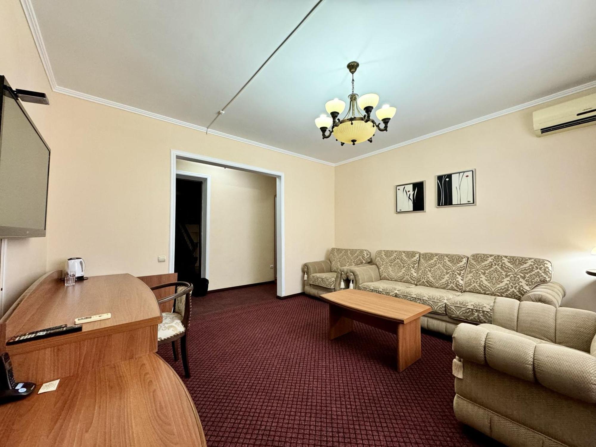 Hotel Zhambyl Taraz Εξωτερικό φωτογραφία