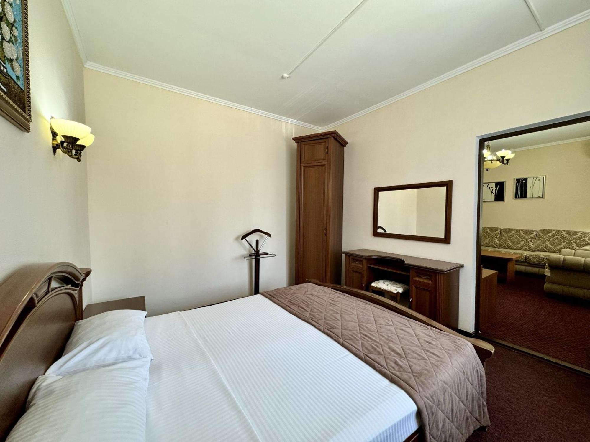 Hotel Zhambyl Taraz Εξωτερικό φωτογραφία