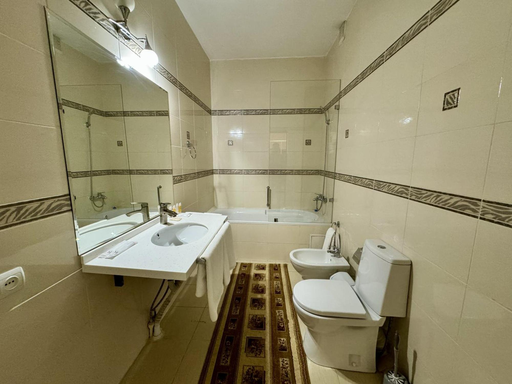 Hotel Zhambyl Taraz Εξωτερικό φωτογραφία