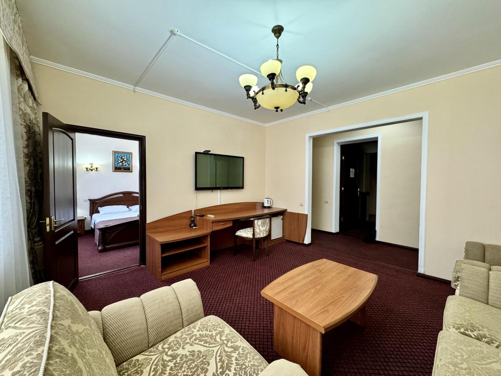 Hotel Zhambyl Taraz Εξωτερικό φωτογραφία