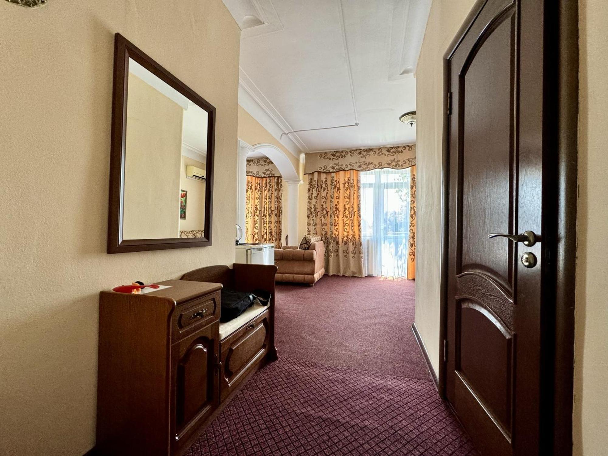 Hotel Zhambyl Taraz Εξωτερικό φωτογραφία