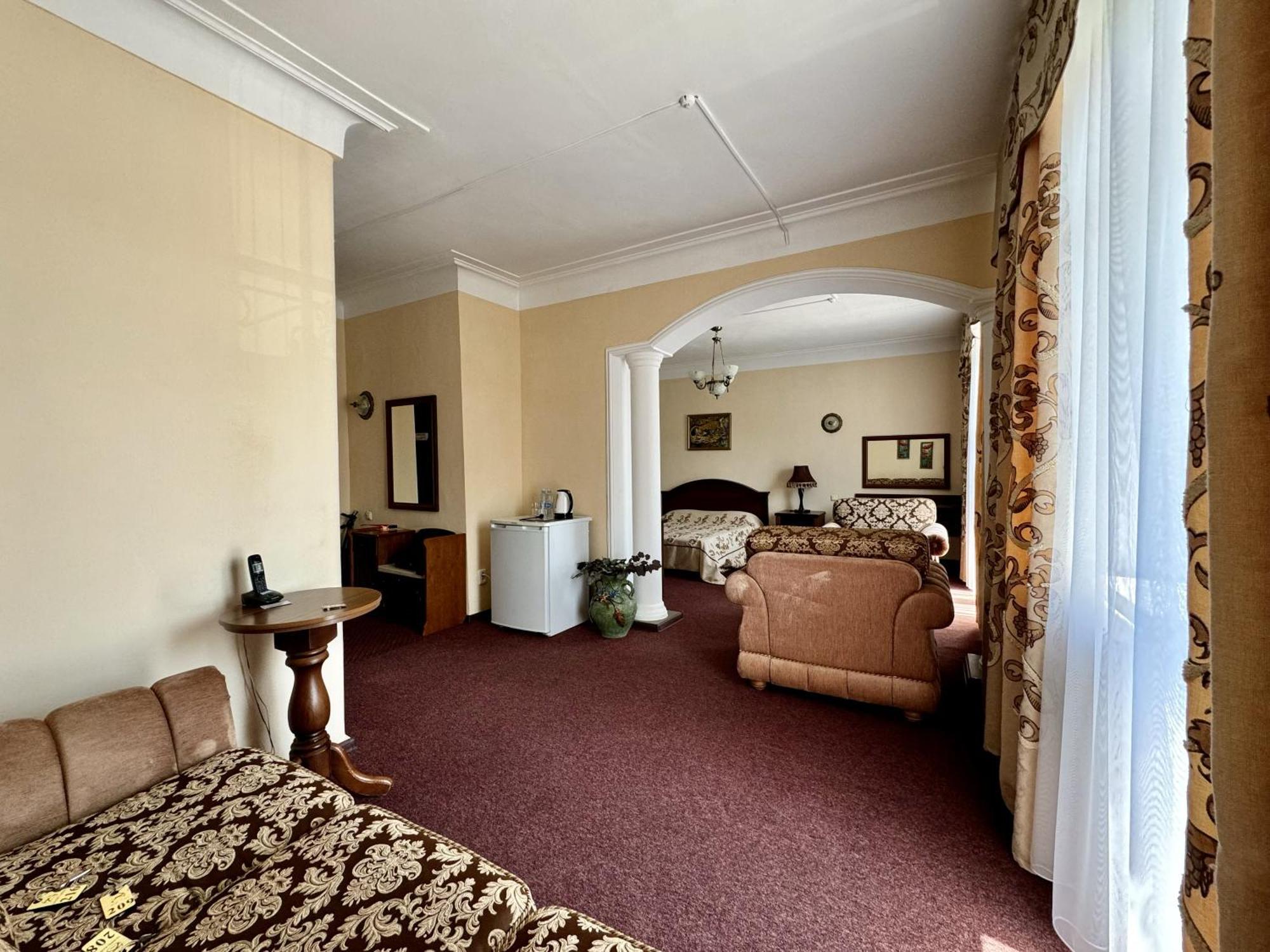 Hotel Zhambyl Taraz Εξωτερικό φωτογραφία