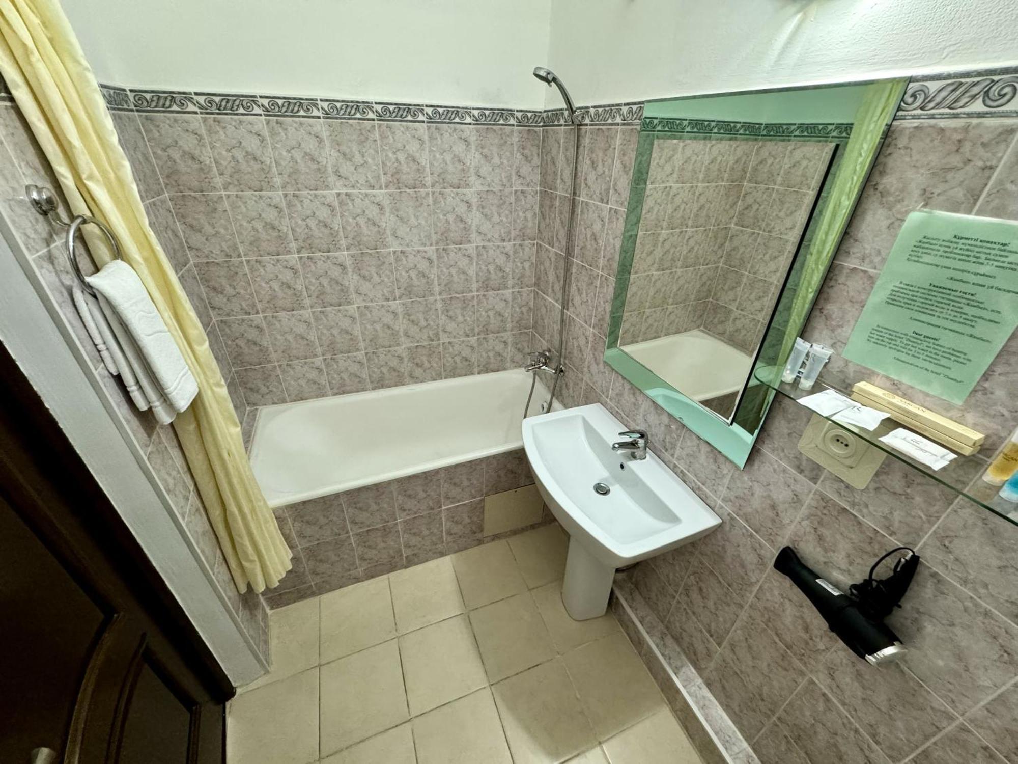 Hotel Zhambyl Taraz Εξωτερικό φωτογραφία