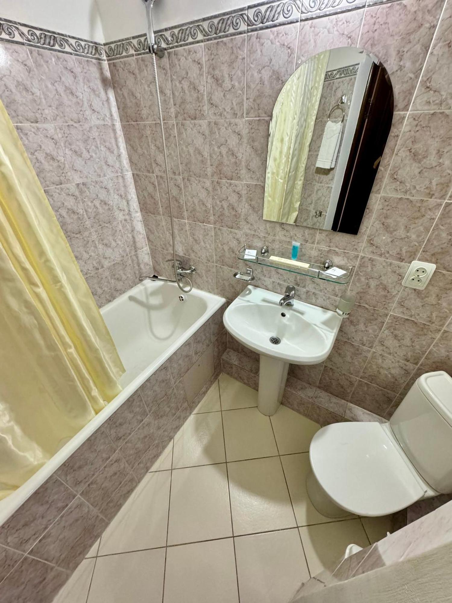 Hotel Zhambyl Taraz Εξωτερικό φωτογραφία