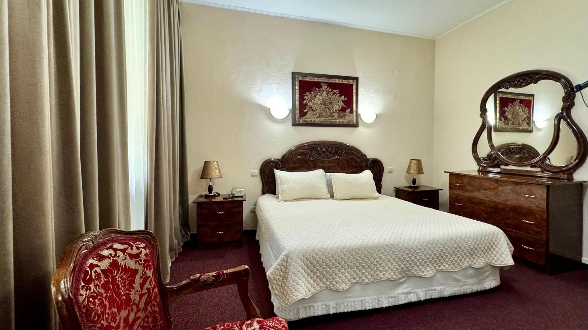 Hotel Zhambyl Taraz Εξωτερικό φωτογραφία